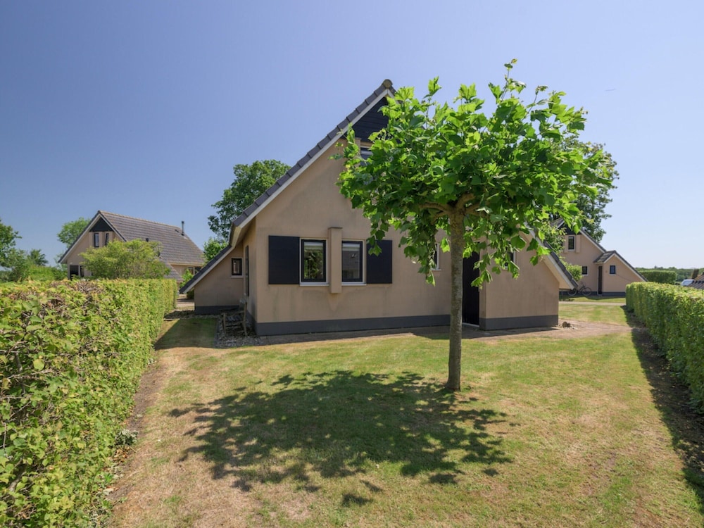 Bungalow in Sondel Near Slotermeer Lake