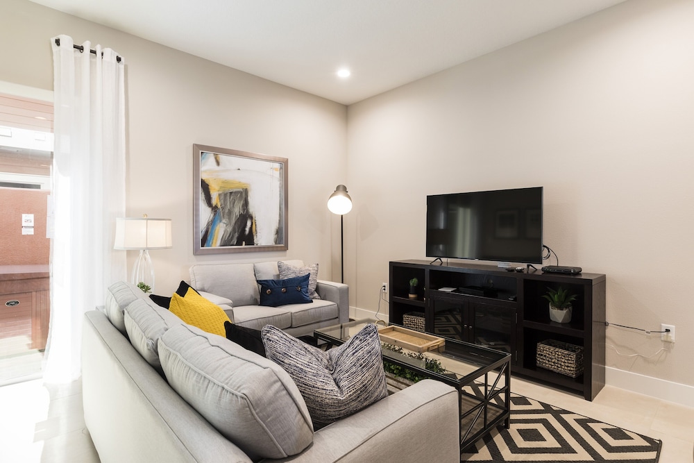 Summerville Vacation Homes by Columbia Management