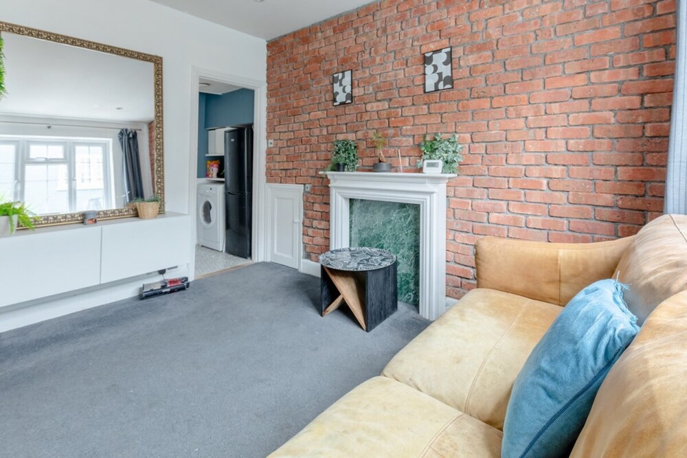 Hidden 1BD Flat Near Regents Park, Warwick Avenue
