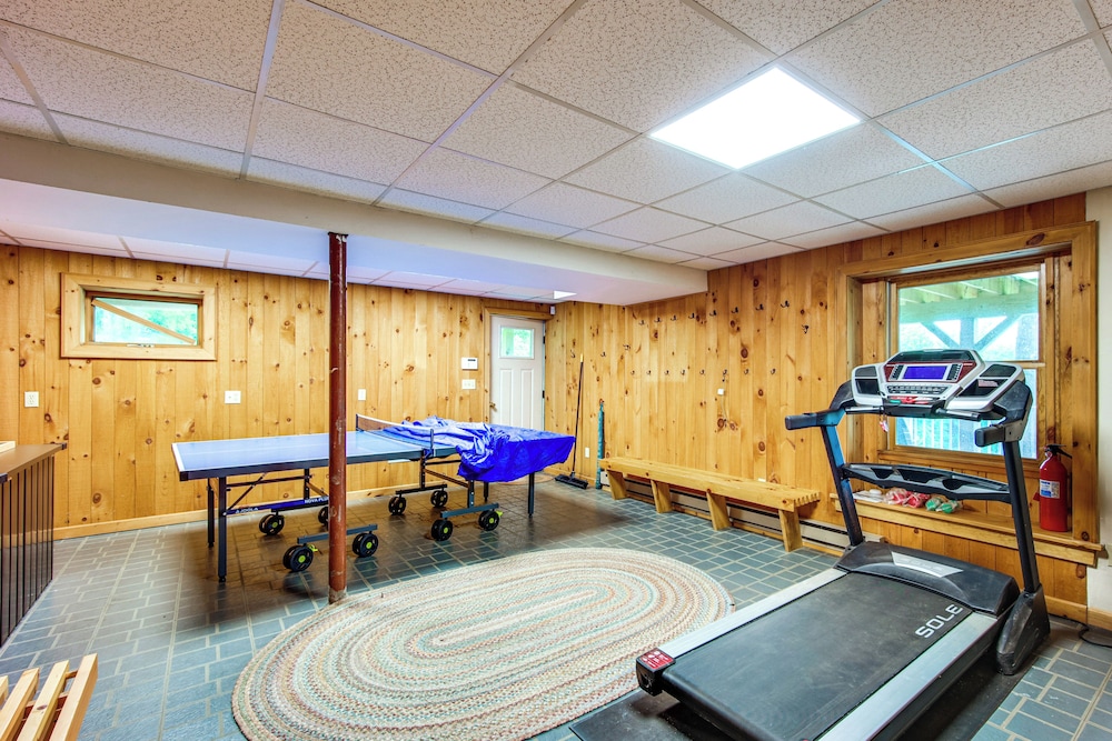 8 Mi to Okemo Mountain Resort: Mtn-view Retreat!