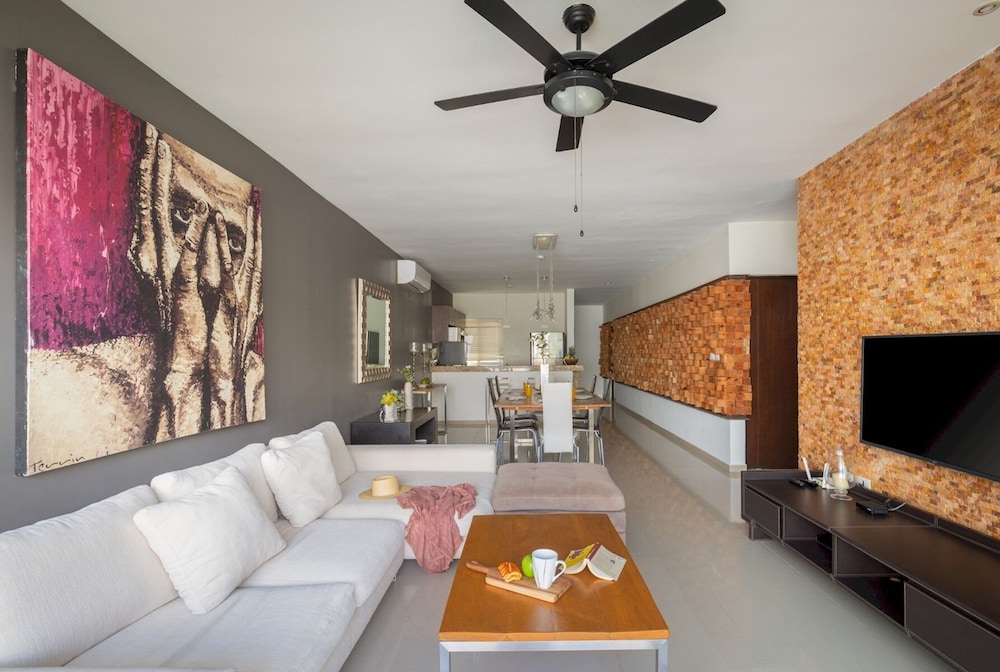Spacious 3BR Penthouse Private Jacuzzi Rooftop Security Wifi Best Amenities GYM view 3