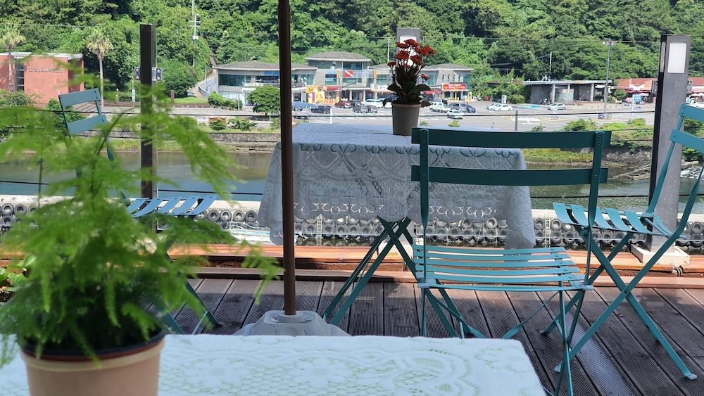 Cheonjiyeon Crystal Hotel 41
