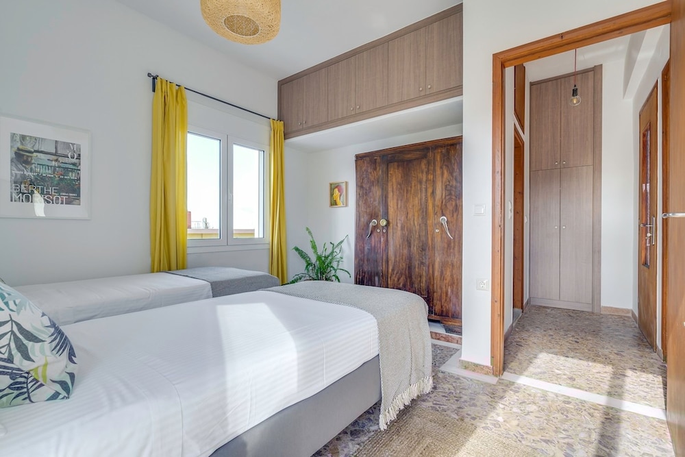 Sea City and Mountain View Apartment