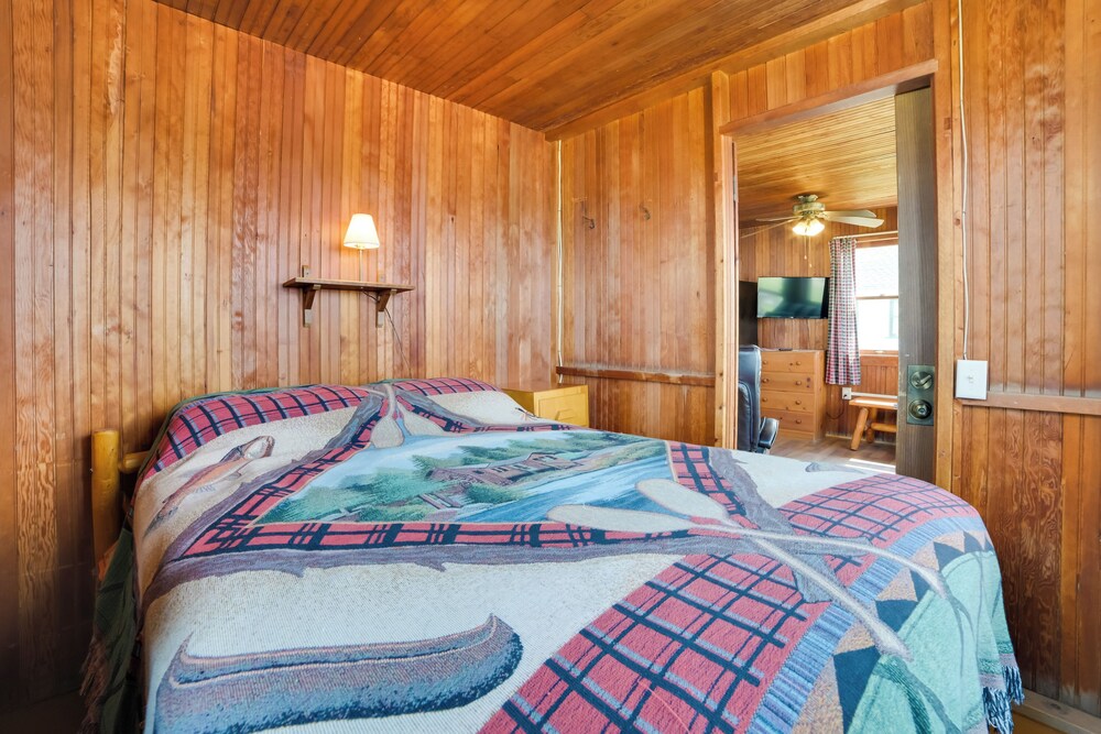 Beach & Dock Access: Upper Peninsula Cabin Retreat