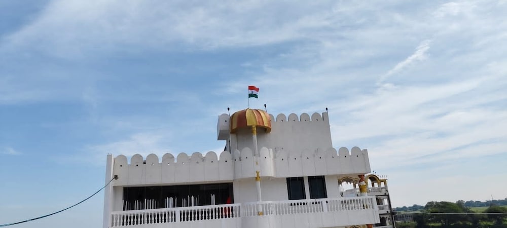 Hotel Karishma Palace Badnawar
