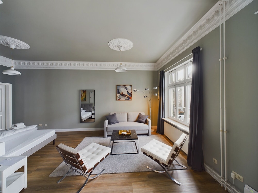 Art Apartments