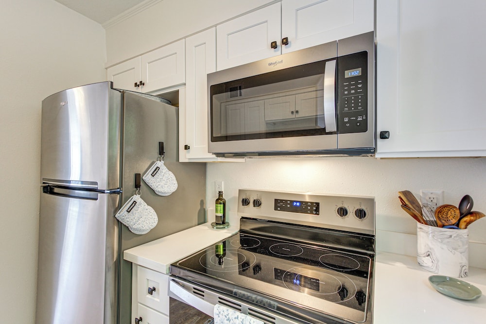 Walk to Ocean Springs Beach: Condo w/ Pool!