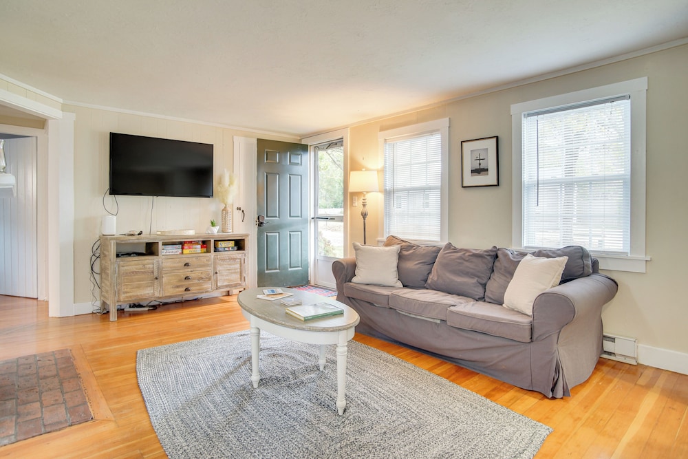 < 1 Mi to Beaches: Classic Cape Cod Cottage