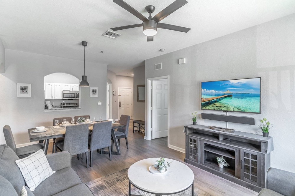 2821 Windsor Hills