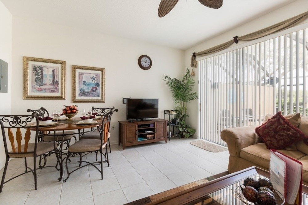 Windsor Hills Getaway: 3br, Pool, Near Disney 3 Bedroom Townhouse