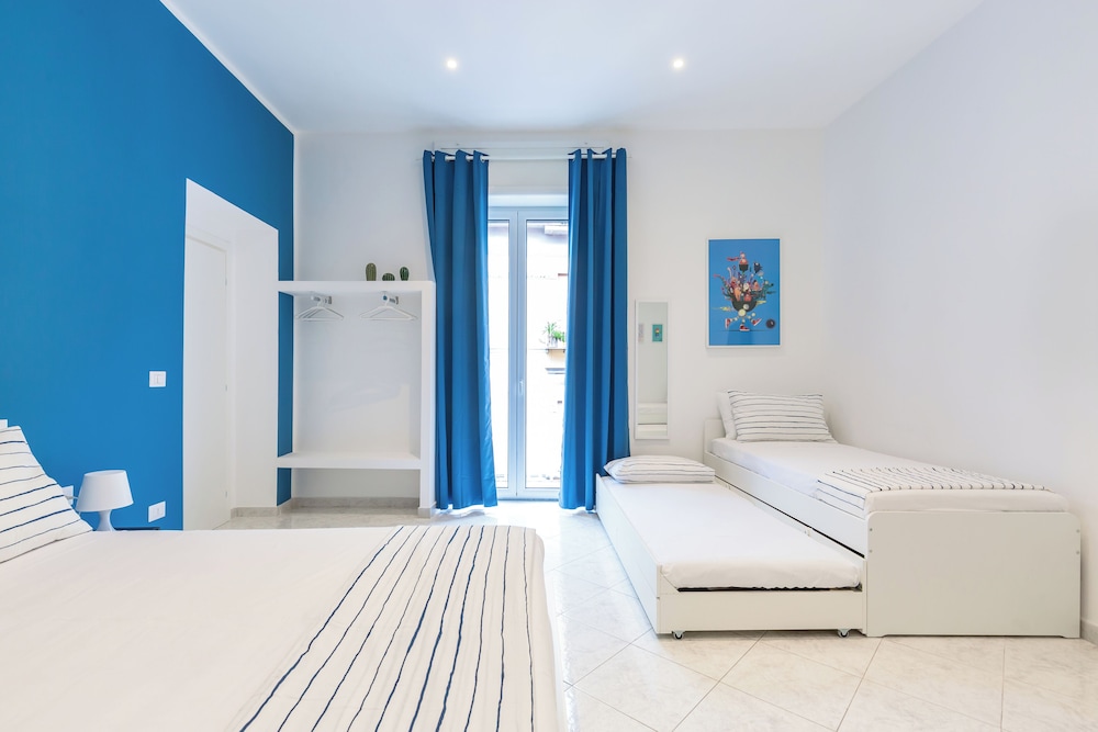 White&Blue Apartment at Sanità by Wonderful Italy