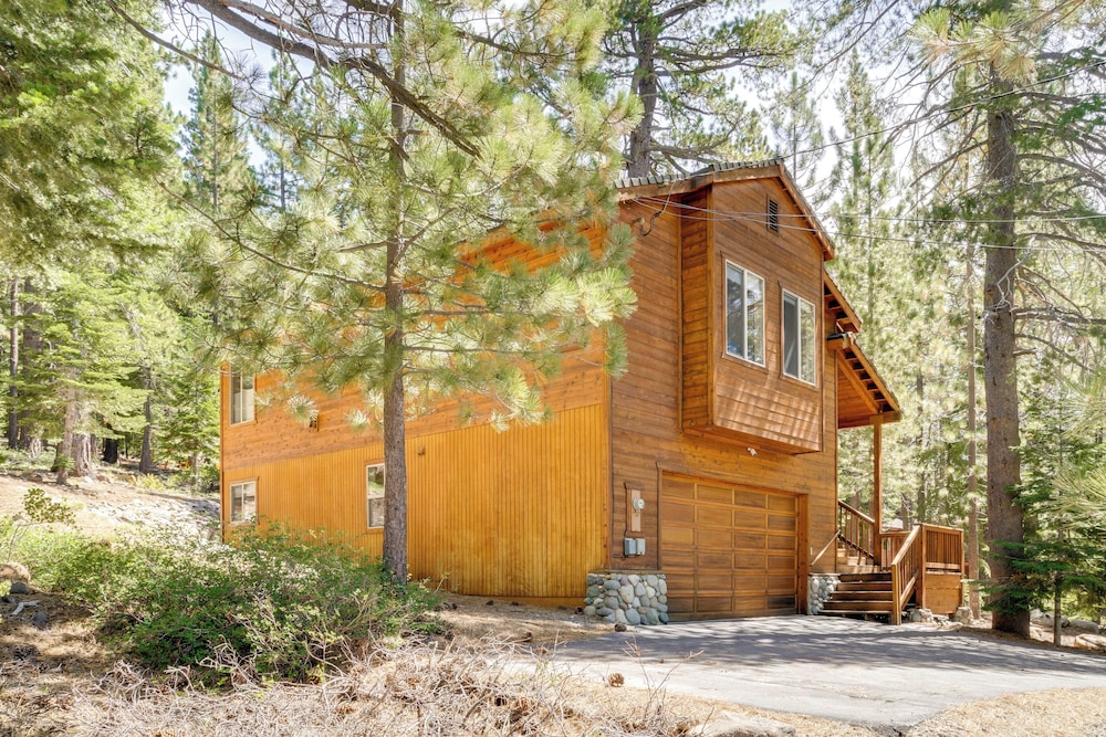 Near Ski Resorts & Trails: Truckee Home w/ Hot Tub