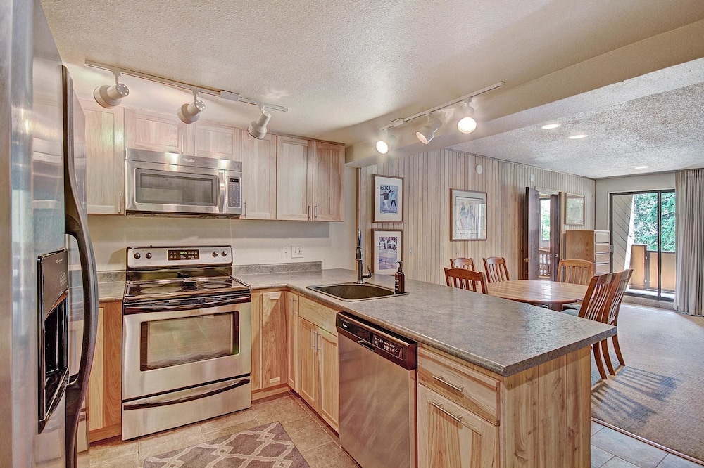 CM116S and 117H Copper Mtn Inn by RedAwning