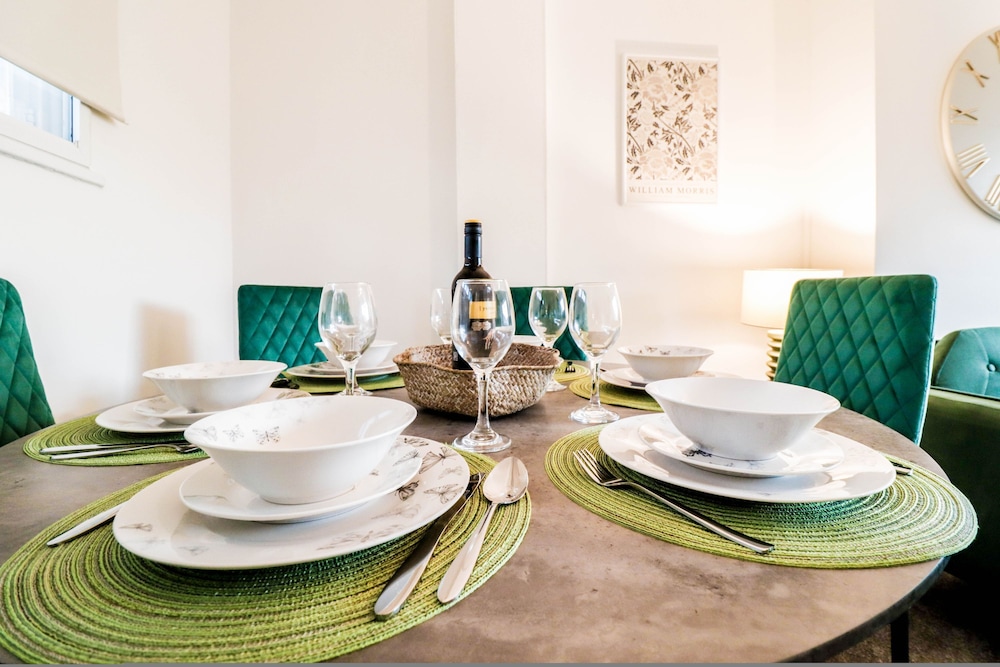 Lovely 3 Bedroom Maisonette