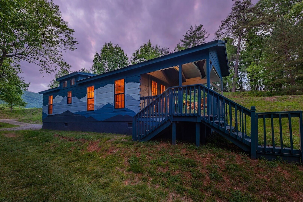 Engadine Inn  Cabins - Property Image 135