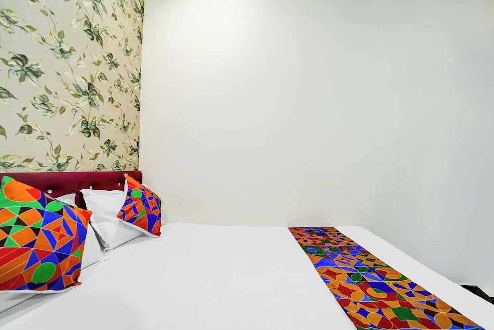 Fabhotel Mahak Palace
