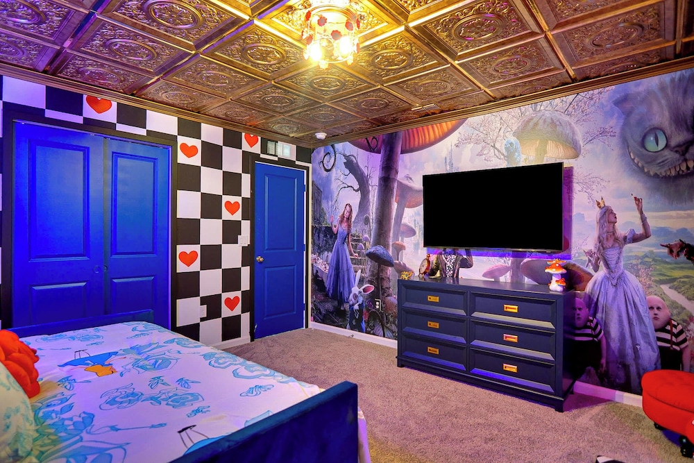 Epic 10br Solara Retreat, Themed Fun & Pool