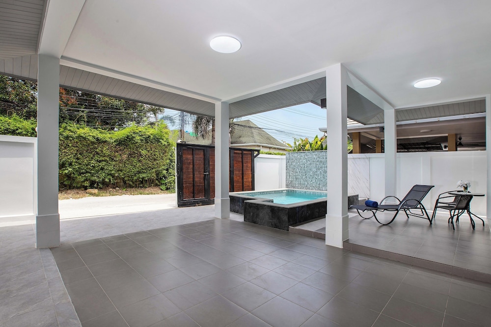 Holiday 2BR Jacuzzi Pool Villa Lancelot3