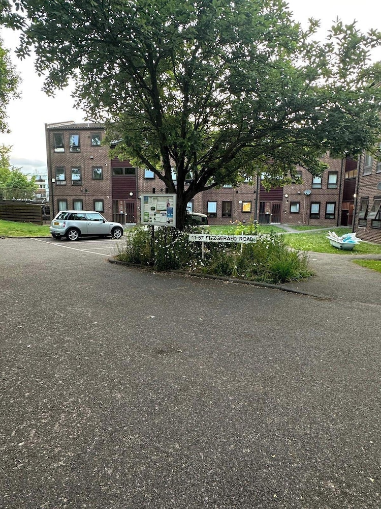 1bedlondonapt-freeparking-fastwifi-sofabed