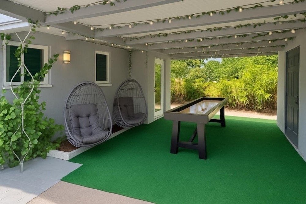 Fox Private Resort- Near Downtown & Beach 8 Bedroom Home