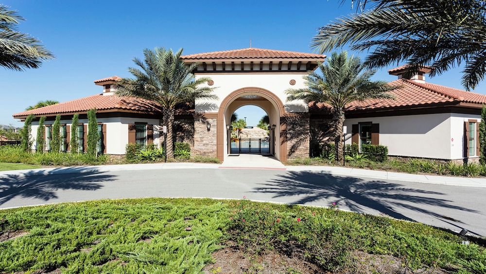 Solterra Villa With Screened Pool & Lake View