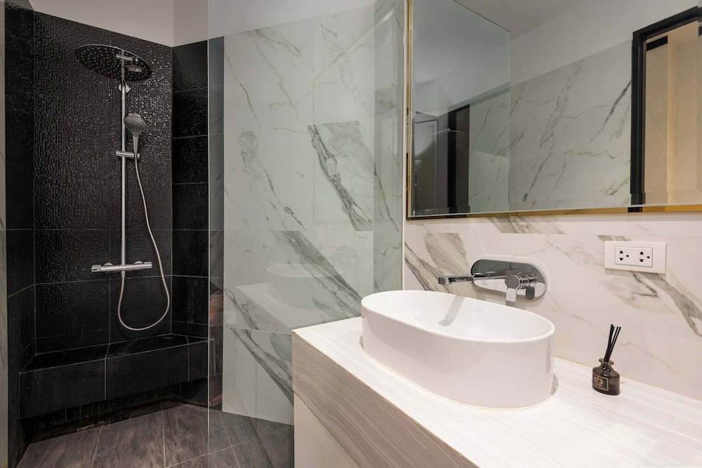 Stylish 7beds Poolhouse With Cinema & Lift - 2min to BTS