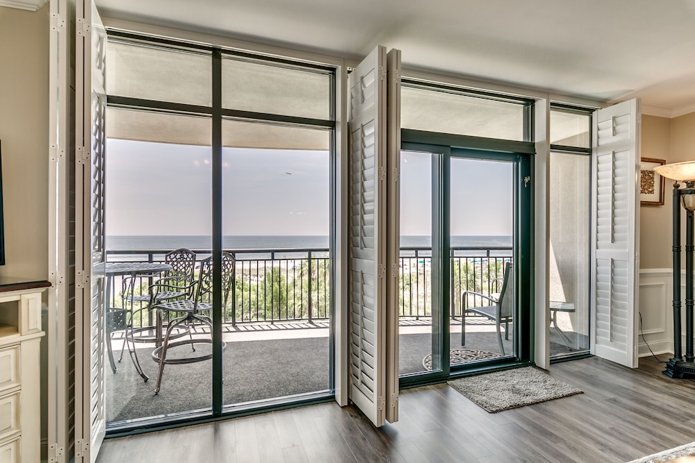 South Wind 301 4 Br condo by RedAwning
