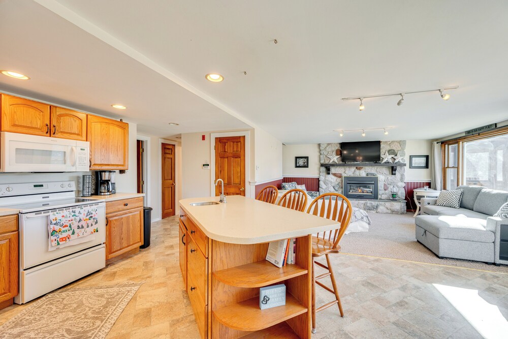 1 Mi to Story Land: Spacious Home w/ Mtn Views!
