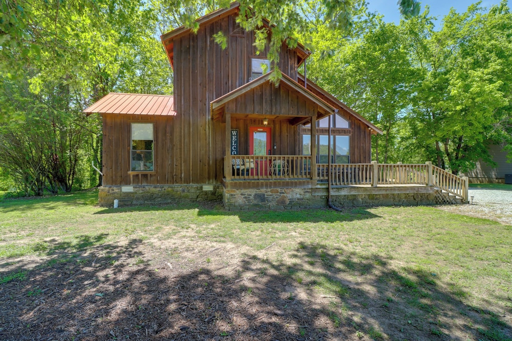 Roomy Riverfront 'trout Valley Cabin' w/ Porch! view 5