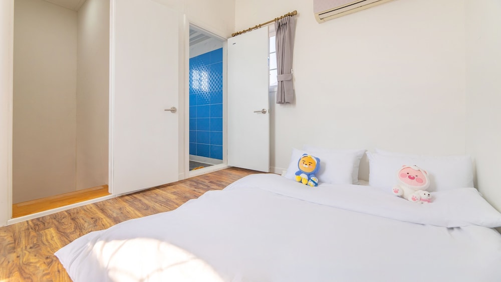 Ganghwa Hi Mom Kids Spa Pension Yellow