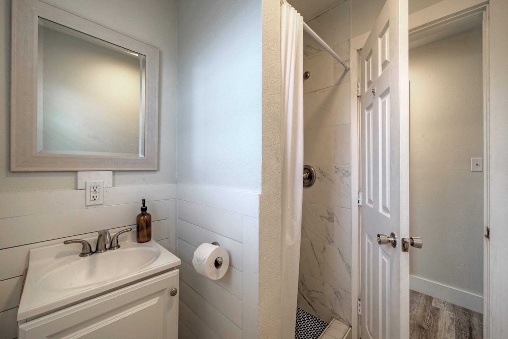 2-unit Home in Golf Cart Zone w/ Patio + Balcony Salty Sunshine: Multi-family Retreat