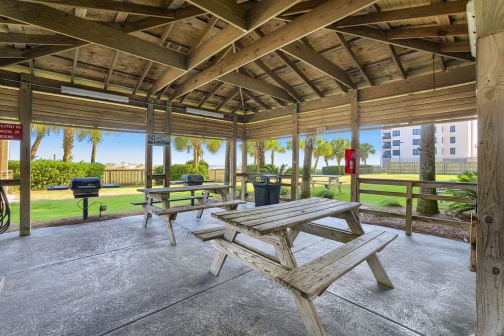 Regency Isle 806 2 BR 2 5 BA Gulf-front A