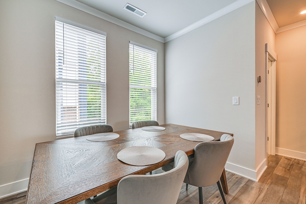 Walk to Music Factory: Townhome w/ Rooftop Deck!