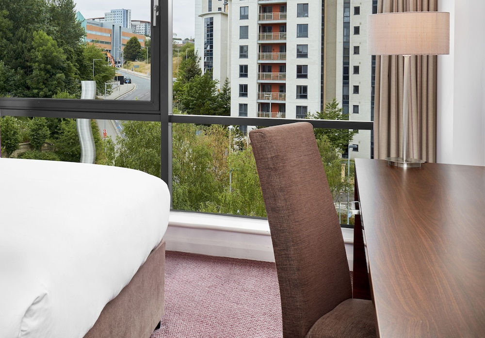 Gateshead Vacations - Leonardo Hotel Newcastle Quayside - Property Image 3