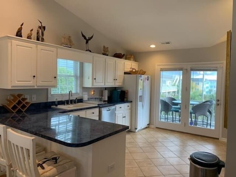 Absolute Bliss Private 4 Bedroom Home by RedAwning