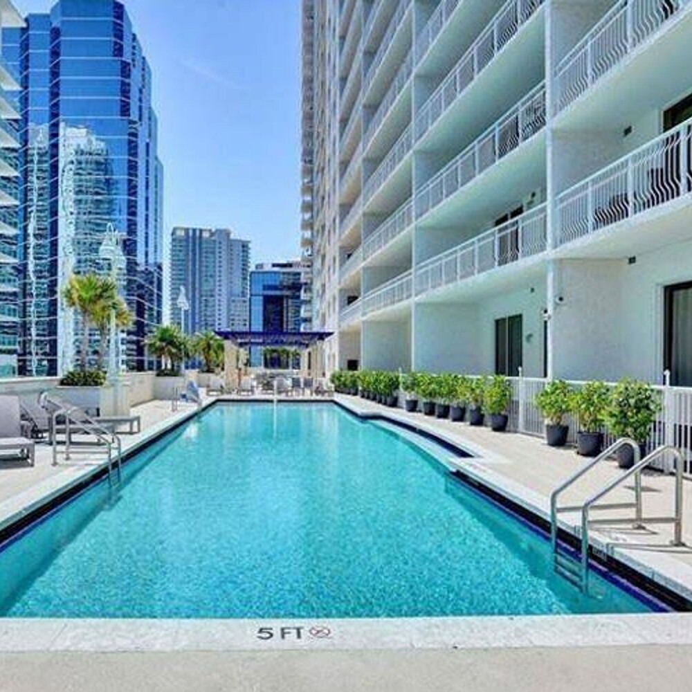 Modern 1-br Condo in Upscale Brickell Locale