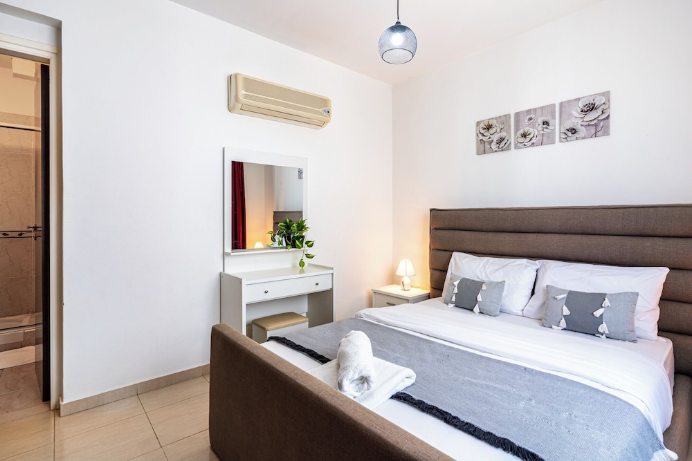Apollo 2-Bedroom Apartment in Larnaca