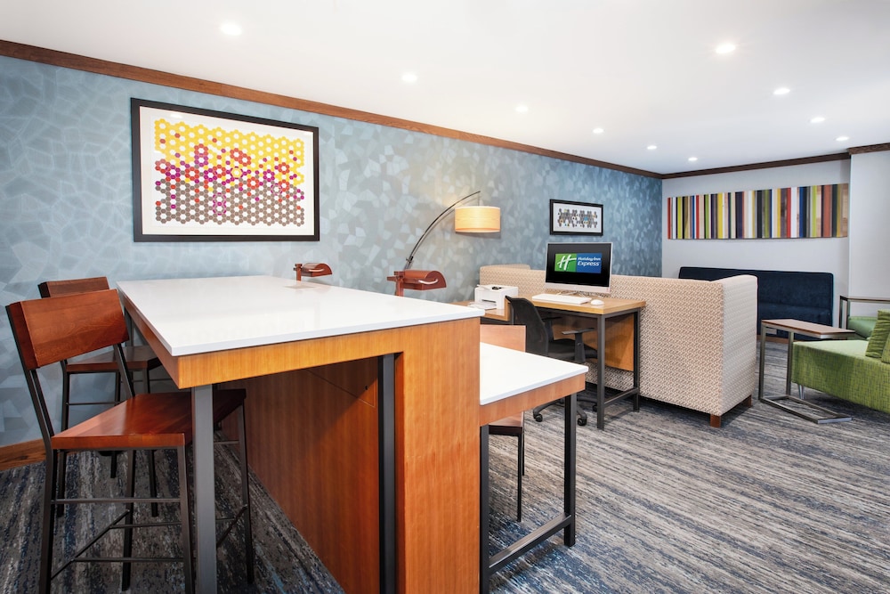 Buffalo Vacations - Holiday Inn Express  Suites Buffalo, an IHG Hotel - Property Image 6
