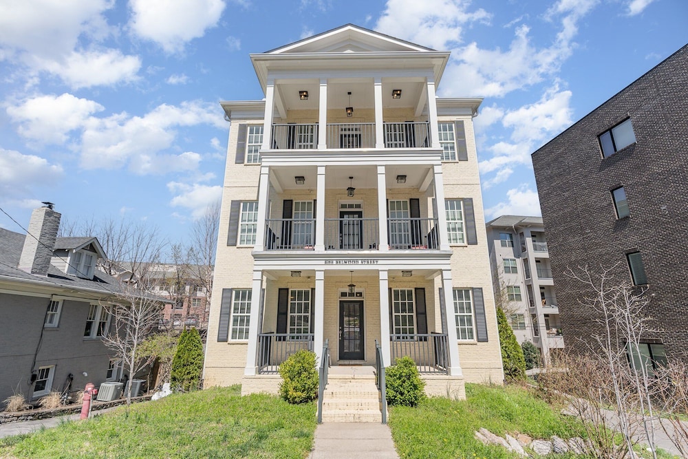 Ivory - Private Porch - Walk to Centennial Park