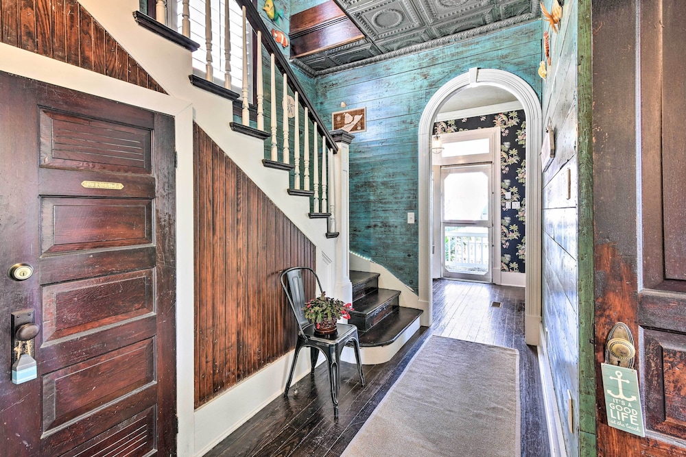 Historic Galveston Hideaway, Walk to the Beach!