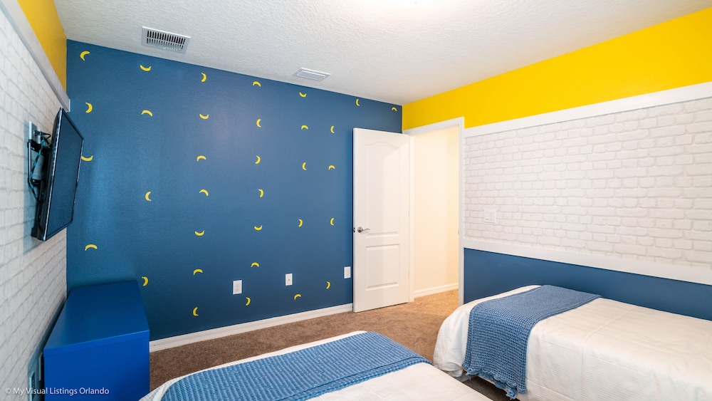 Cool and Modern 6 Bed 4 Ba Villa Game Room Pool 5445 view 2
