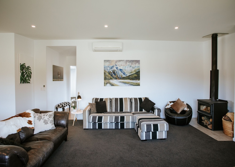 Bull Ridge Retreat - Sleeps 8 - Hot Tub view 5