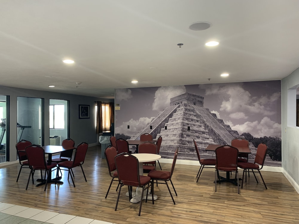 Hotel 7 Inn Anna