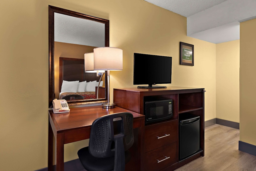 Flagstaff Vacations - Econo Lodge Flagstaff Route 66 - Property Image 14