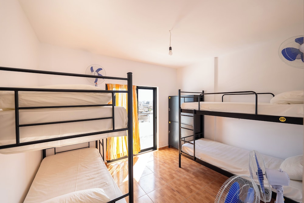 Lazy Roo Hostel Saranda
