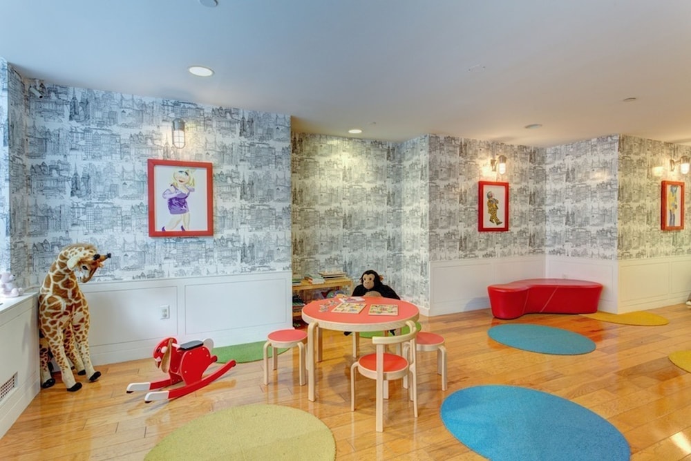 Fully Furnished 1BR in Murray Hills