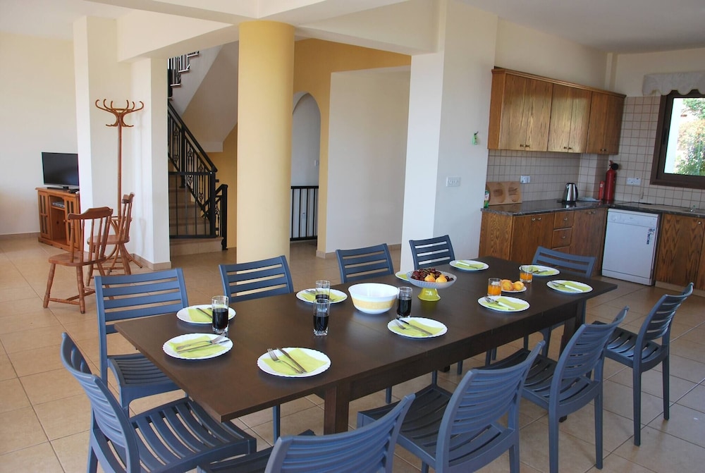 Villa Only 50m To The Sea, Sleeps 12, Polis
