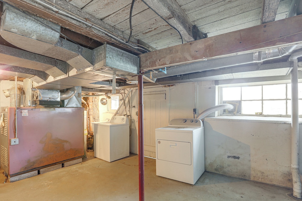 Updated Getaway w/ Sauna & Yard in Bloomsbury!