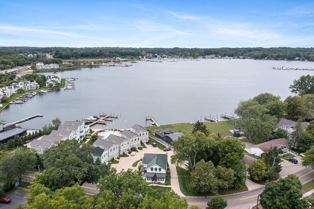 Saugatuck Harbor House