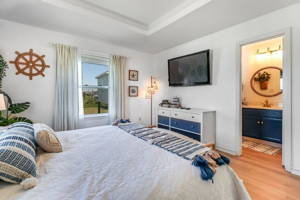Beach'n Inn 3 Bedroom Home by RedAwning view 2